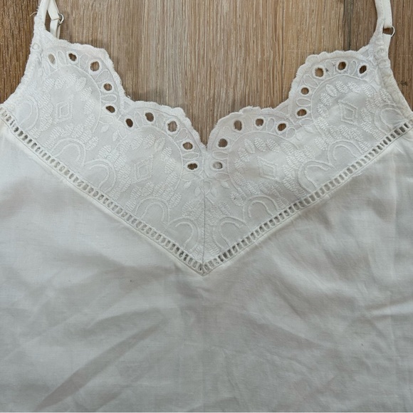 H&M eyelet tank top - Picture 2 of 7